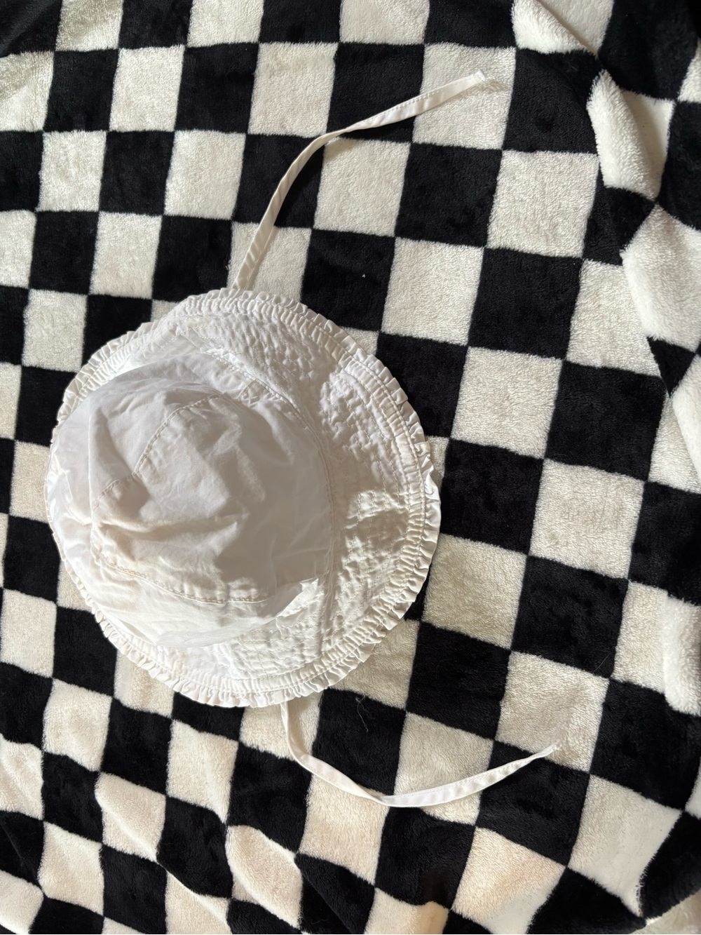 Free on bundle 18 month 2T white summer bucket hat